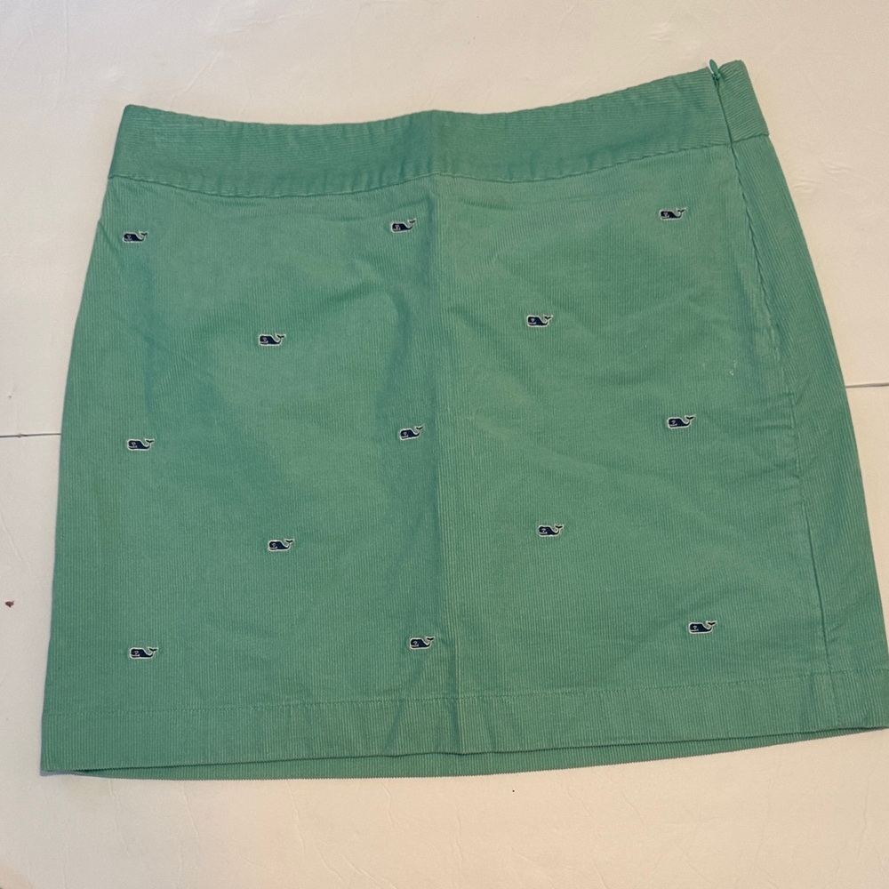 Vineyard Vines Green Mini Skirt with Whale Embroidery